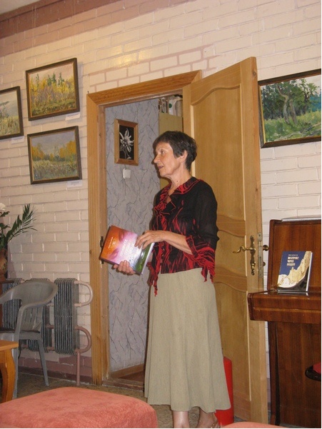 О.К. Кравцова представляет книгу "Примите труды земные".