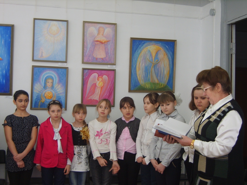 Благодарственное слово организаторам выставки от преподавателя Л.Д. Ельченко, шк. № 3.  