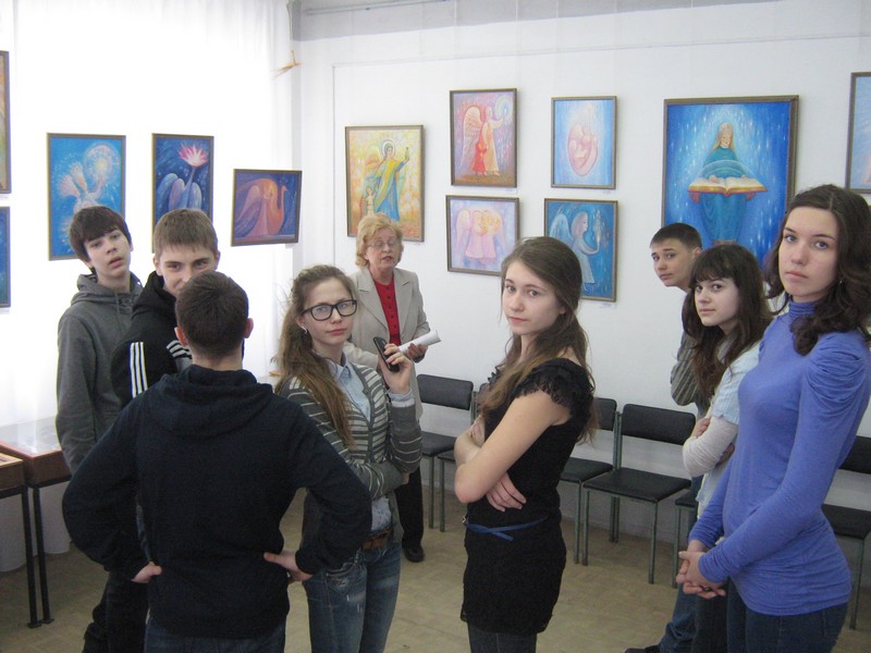 Учащиеся 8 класса школы №17 на уроке Красоты.  