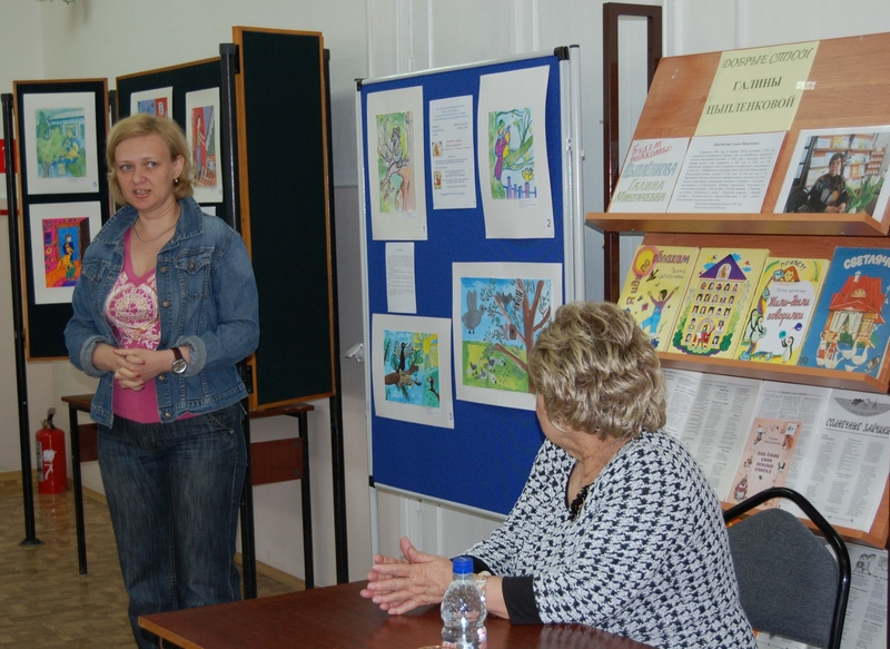 преподаватель детской художественной школы Т. В. Печенева посвятила присутствующих в творческий процесс создания иллюстрации.  