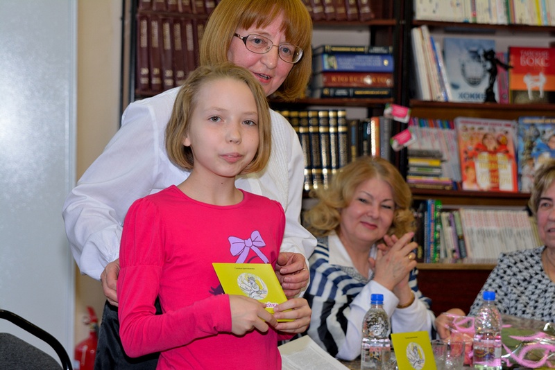 Авторы рисунков получили по экземпляру книги.