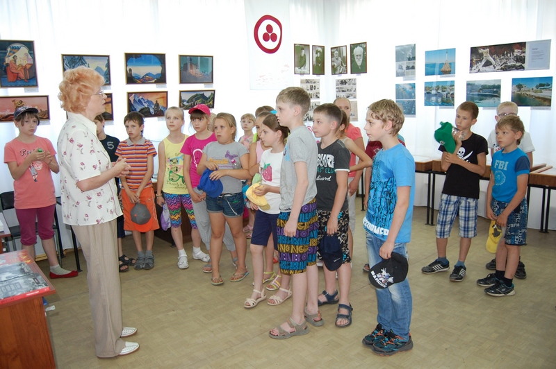 На экскурсии 4 отряд школы № 33