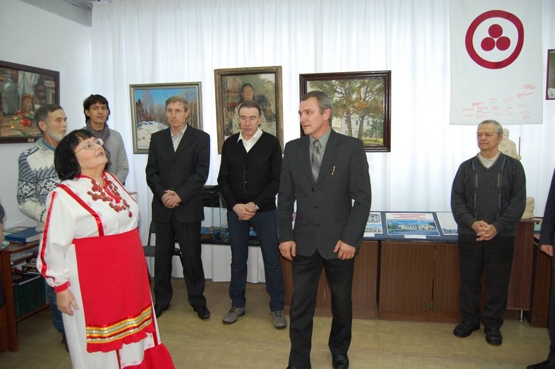 На открытии выставки В. Цинко (в центре) и А. Казакова.