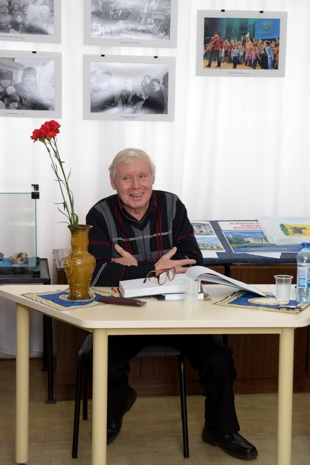 Н.Н. Никитин на открытии своей выставки "Параллели жизни"