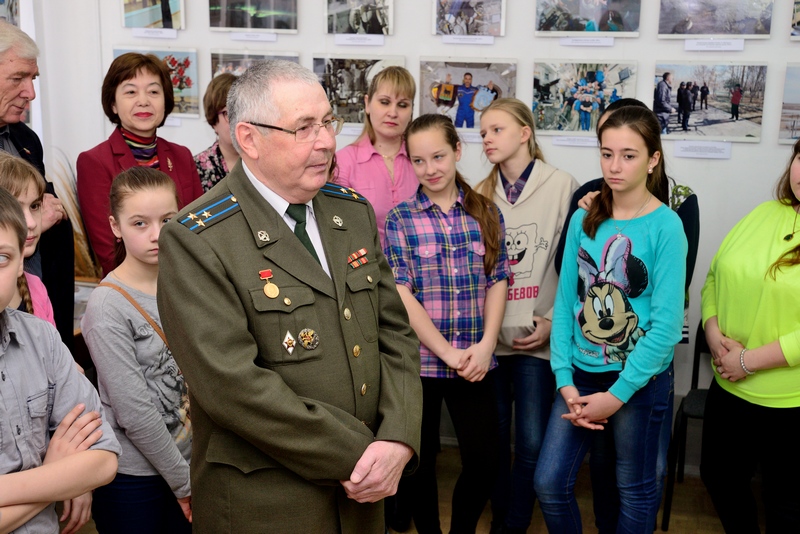 Полковник Ф.Ф. Урмансов рассказывает о вкладе сызранцев в освоении космоса.