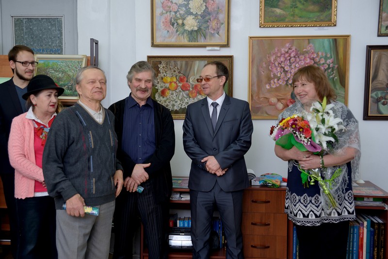 Поздравление от сызранского художника А. И. Гурюшкина (третий слева).