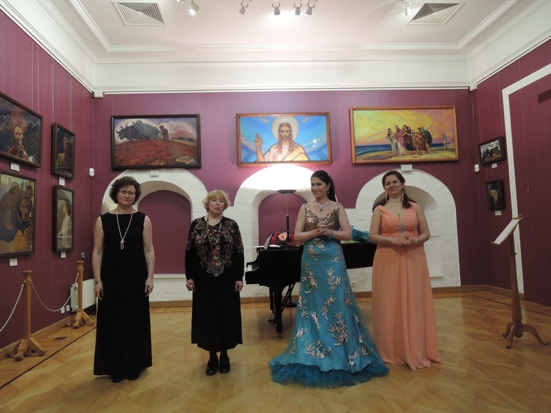 Вокальный вечер. Олеся Скрипейчук (первая справа), Мария Рядчикова (вторая справа).